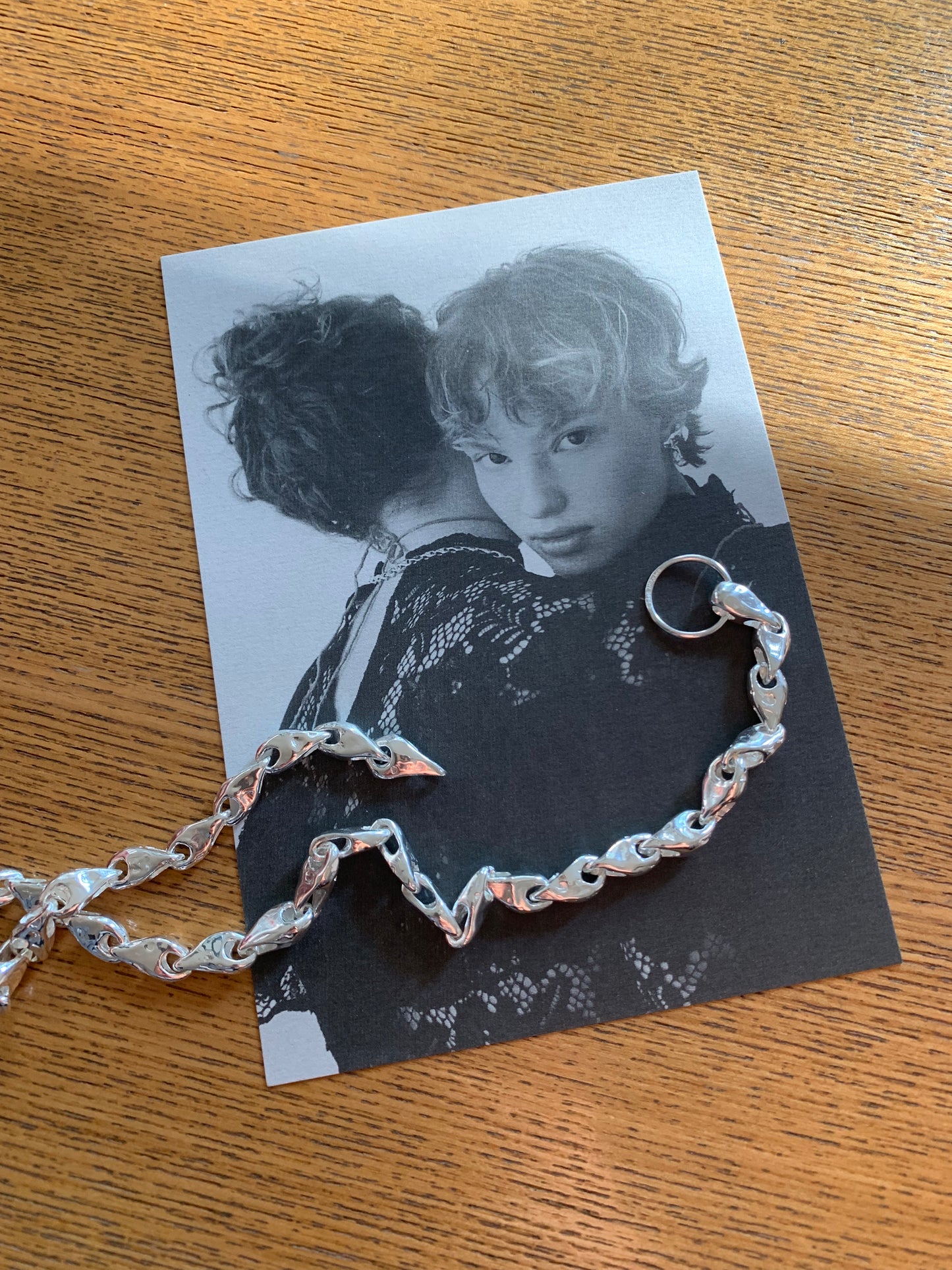 Kaklo vėrinys-čiokeris iš lašų GEISMAS