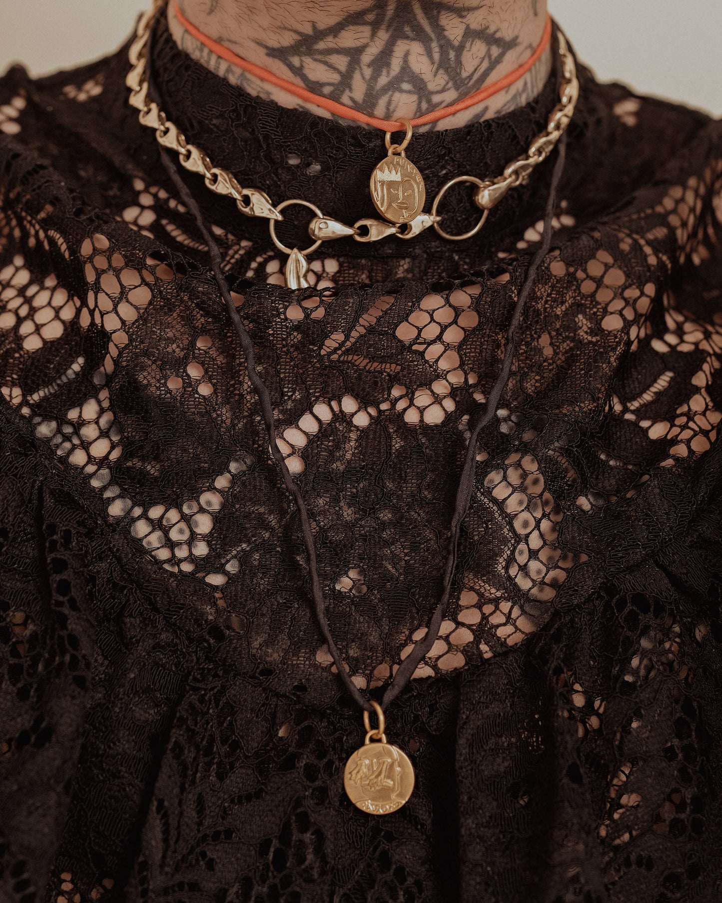 Medalionas su šilkine virvele PAVYDAS